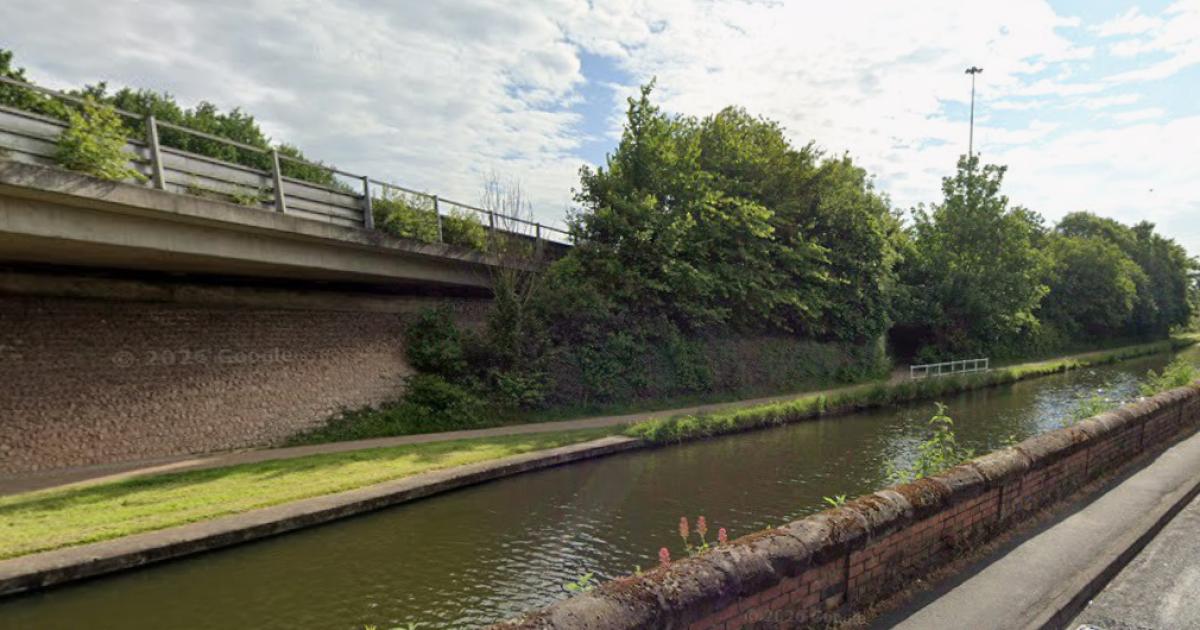 Teen gang robs man and pushes him into Bridgewater Canal | Runcorn and ...